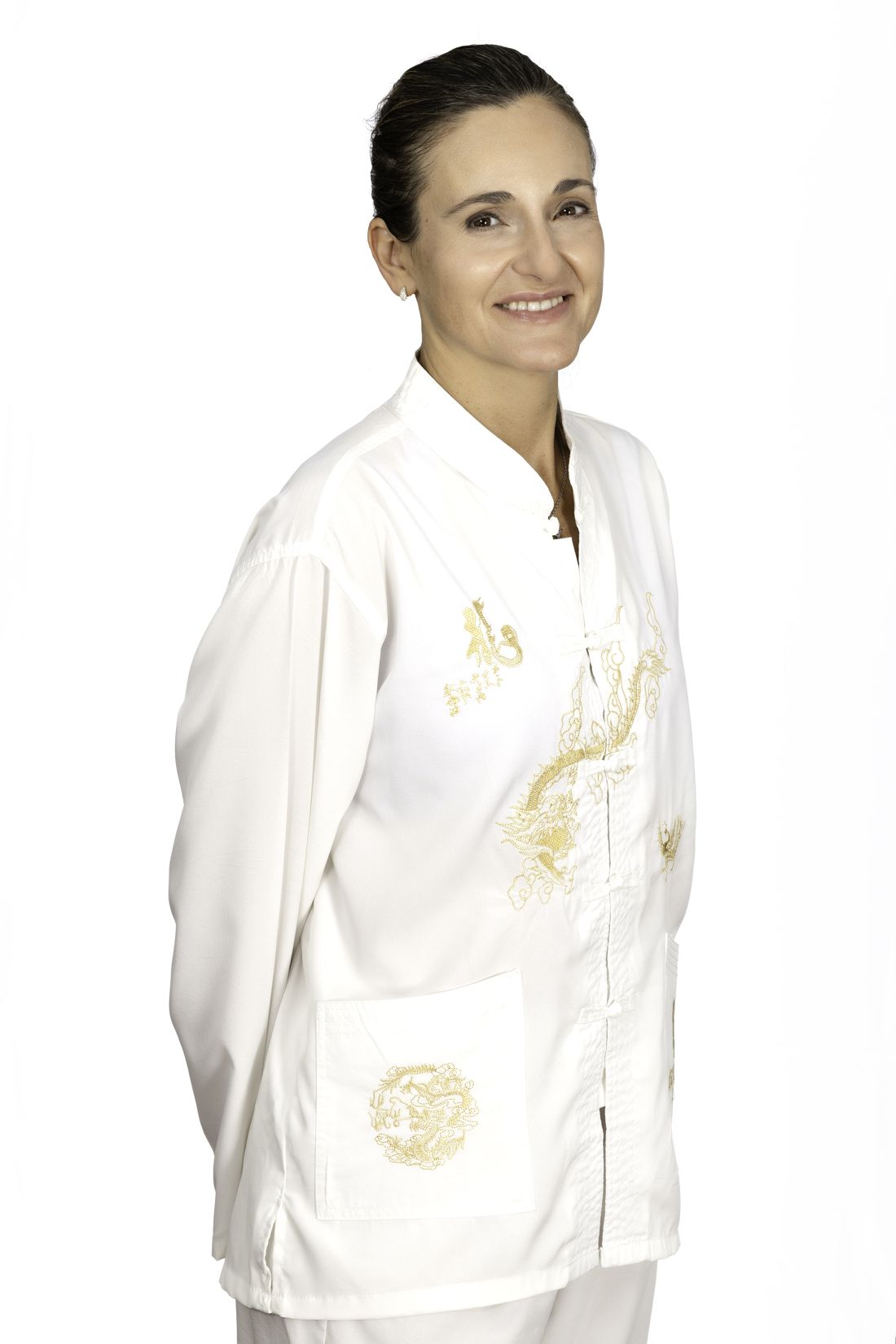 Retrato de Loly Vázquez con chaqueta blanca de Tai Chi